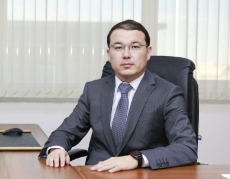 Жапондық анасы мен баласы саунада жыныстық қатынасқа түскенін көріңіз.